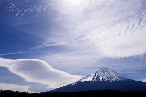吊るし雲と富士山の写真