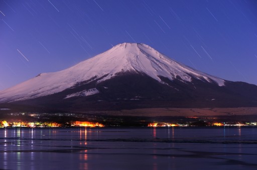 山中湖の月光紅富士の写真