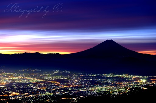 甘利山の夜景と夜明けの写真