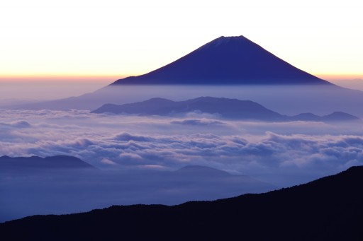 千枚岳から富士山と雲海の写真