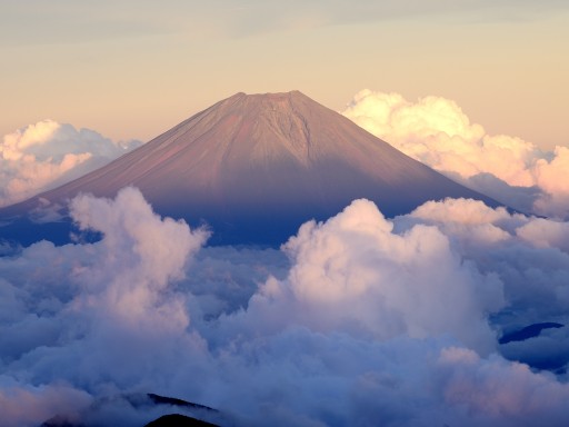赤石岳から望む赤富士と雲海の写真