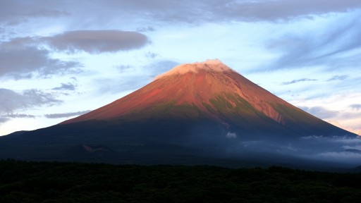 朝霧高原から望む赤富士の写真