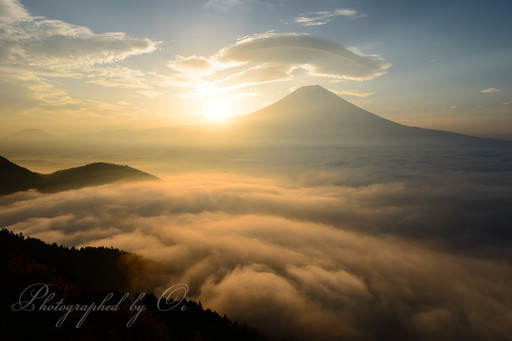 湯之奥猪之頭林道より富士山と雲海とご来光の写真