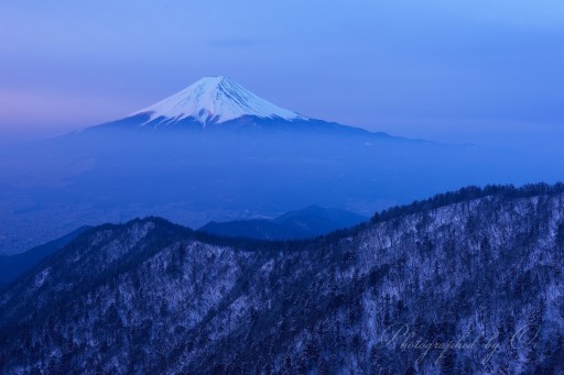 三つ峠の紅富士の写真