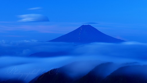 白谷丸の滝雲の写真