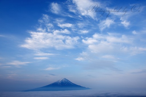 御坂黒岳雲海の富士山の写真