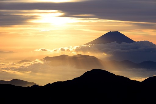 赤石岳からご来光と富士山の写真