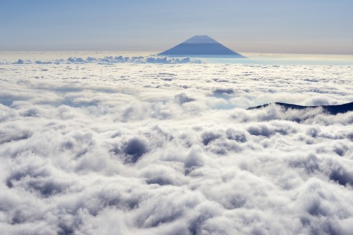 千枚岳より望む雲海と富士山の写真