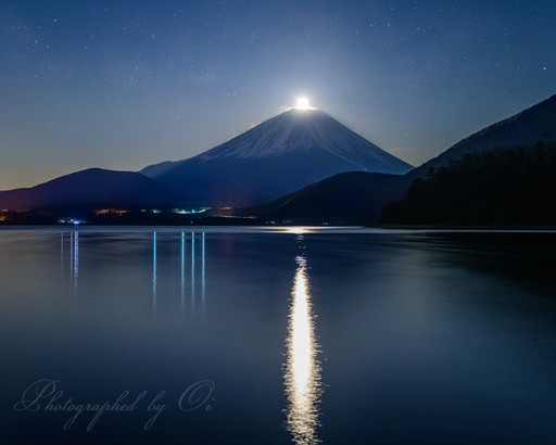 本栖湖からパール富士（浩庵キャンプ場）の写真