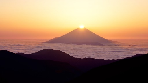 南アルプス小河内岳より望む雲海とダイヤモンド富士の写真
