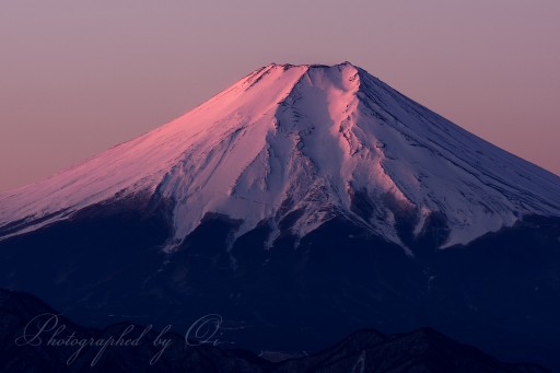 百蔵山から望む紅富士の写真