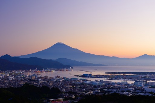 日本平からの夜明けの富士山の写真