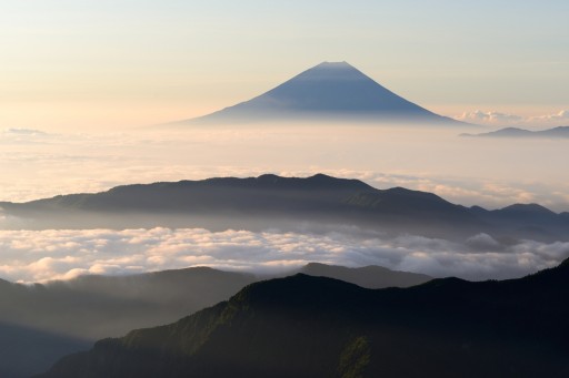 北岳からの雲海と富士山の写真