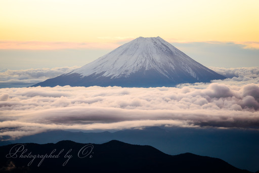 北岳より望む富士山と雲海の写真