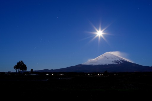 御殿場からの満月と富士山の写真