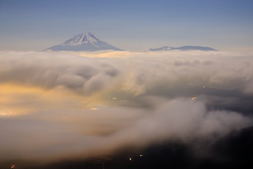櫛形山林道から雲海と富士山の写真