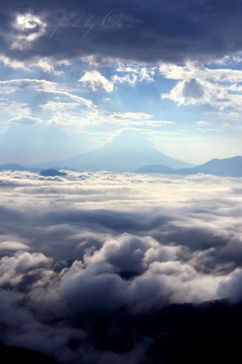 櫛形山から雲海の富士山の写真