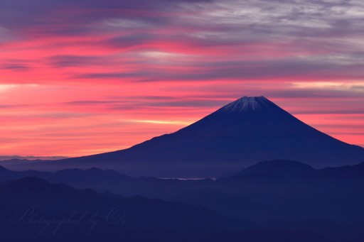 櫛形山の朝焼けと富士山の写真