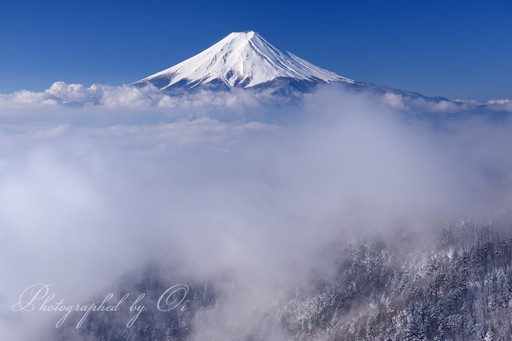 三つ峠山から望む雲海と富士山の写真