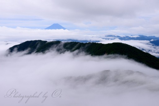 白谷丸の滝雲と雲海の写真