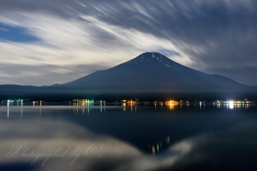 山中湖の月光逆さ富士の写真