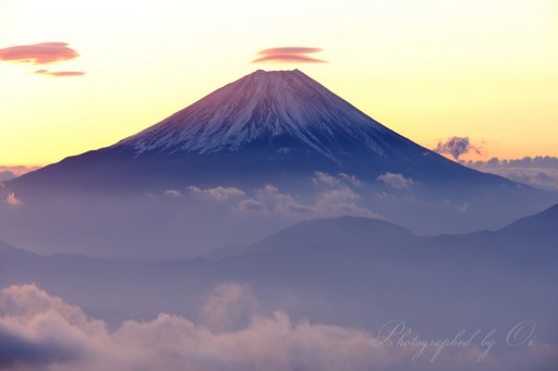櫛形山から見た富士山の写真