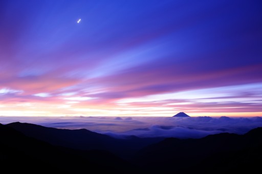 北岳から富士山と朝焼けの写真