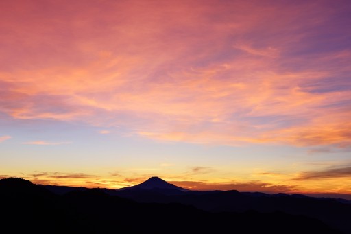 蕎麦粒山からの朝焼けと富士山の写真