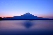 田貫湖の夜明けの写真 「柔らかな夜明け」