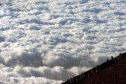 富士登山で見た雲海の写真 「天空の人々」