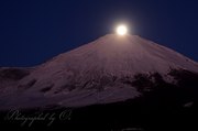 小山町須走より望むパール富士の写真 「山頂白く輝いて」