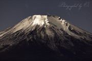 山中湖より望む月光の銀富士の写真 「月照の微笑み」
