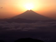 七面山からの雲海とダイヤモンド富士の写真 「願いし来光」