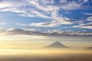 甘利山から望む富士山と雲海と雲の写真 「ドラマチックスカイ」