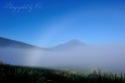 三国峠から見た霧虹の写真 「アーチ」