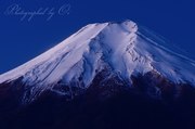 忍野村から望む夜明けの富士山の写真 「夜明けの微笑み」
