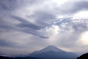 山中湖平野の吊るし雲の写真 「曇天かき乱す」