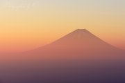 甘利山から見た夜明けの富士山の写真 「淡空」