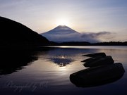 田貫湖のダブルダイヤモンド富士の写真 「はじまりの畔で」