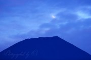 三日月のパール富士の写真 「クレッシェントの奏で」