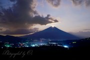 富士岬平より望むパール富士と山中湖の写真 「開帳珠光」