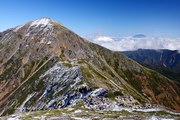 悪沢岳と富士山の写真 「初雪の山稜」