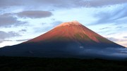 朝霧高原から望む赤富士の写真 「西陽の窓から」