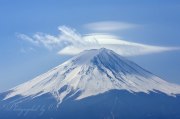 富士山の笠雲の写真 「風に乗って」