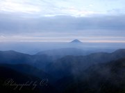 北岳からの富士山の写真 「煙に巻く」