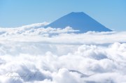 北岳から望む富士山の写真 「大海に浮かべて」