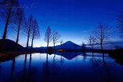 ふもとっぱらの夜明けの逆さ富士の写真 「夜明けのスクリーン」