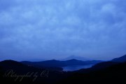 大観山からの富士山と雲の写真 「願いは届かず」