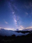 雲海と天の川と富士山の写真 「天頂銀河」