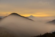 バラ谷の頭から富士山と雲海の写真 「天空の荒波」